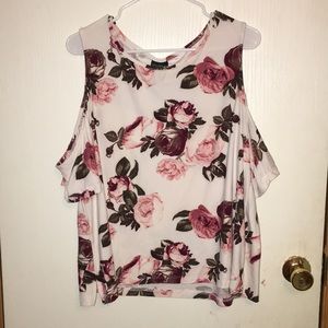 Adorable flower shirt for this spring/summer